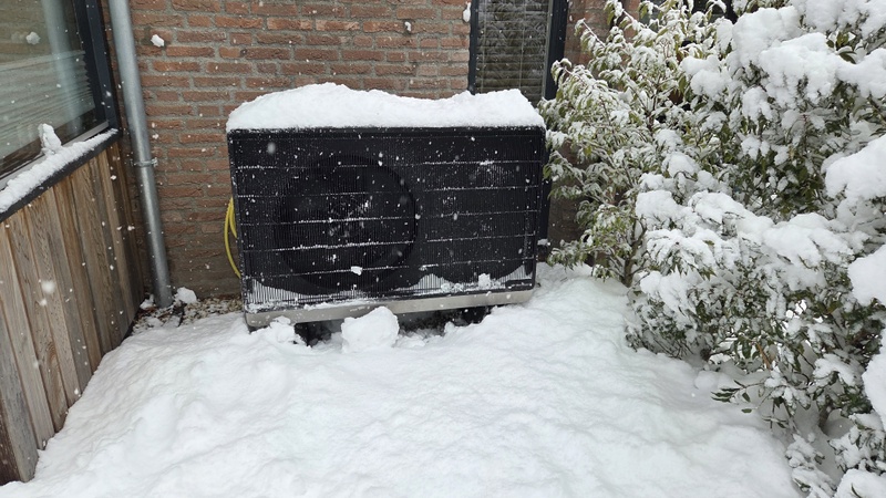 Afbeeldingslocatie: https://tweakers.net/i/OnWgIsv9ya_faDuSGDzK_iqAMbY=/800x/filters:strip_icc():strip_exif()/f/image/awU0EzuvR27xAhDz0Hfyu1gf.jpg?f=fotoalbum_large