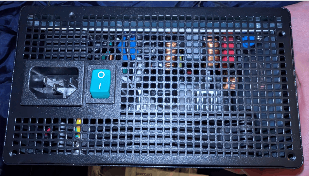 Afbeeldingslocatie: https://tweakers.net/i/OoaUe3H_8gMunYqMtqFG5LfV8Ok=/fit-in/4000x4000/filters:no_upscale():strip_exif()/f/image/hiTkQGb5cBTOxNqnueAYEfTX.png?f=user_large