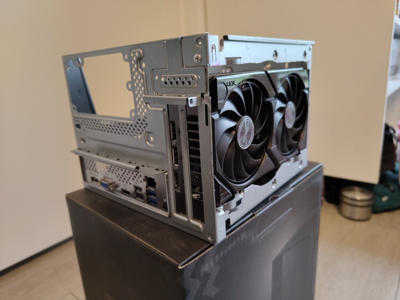 Afbeeldingslocatie: https://tweakers.net/i/OptpfBrC3L-1MNJLDDvFWd7aIm8=/800x/filters:strip_icc():strip_exif()/f/image/peDapJbZN2zveDrjVzas3mNf.jpg?f=fotoalbum_large