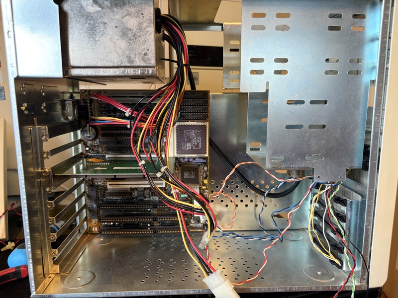Afbeeldingslocatie: https://tweakers.net/i/Ow5Xh_f2ojVp2KVy5xVBSuE5G5U=/800x/filters:strip_icc():strip_exif()/f/image/ojayWVa6EK3nG96DSrL1uynm.jpg?f=fotoalbum_large