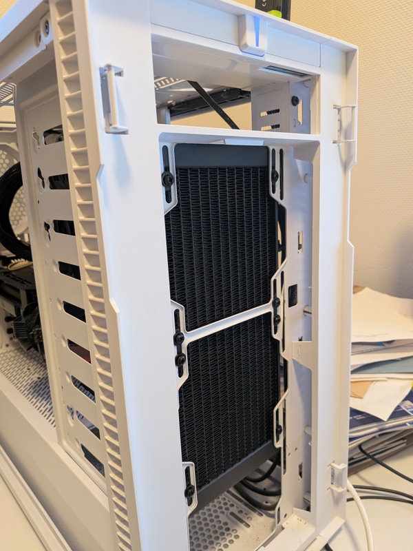 Afbeeldingslocatie: https://tweakers.net/i/Ox3POfgBqNKE-Hcs2bvsKvFc3cM=/x800/filters:strip_icc():strip_exif()/f/image/9sWiPbdAdd4jxVSJiRr9G7jL.jpg?f=fotoalbum_large