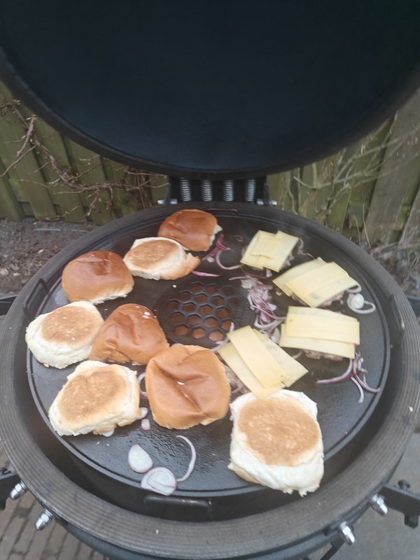 Afbeeldingslocatie: https://tweakers.net/i/P-NGByztI248MaWuGthMM7Se_D0=/x800/filters:strip_icc():strip_exif()/f/image/sdHON7cqUVxCtp1yqnwdH3iJ.jpg?f=fotoalbum_large