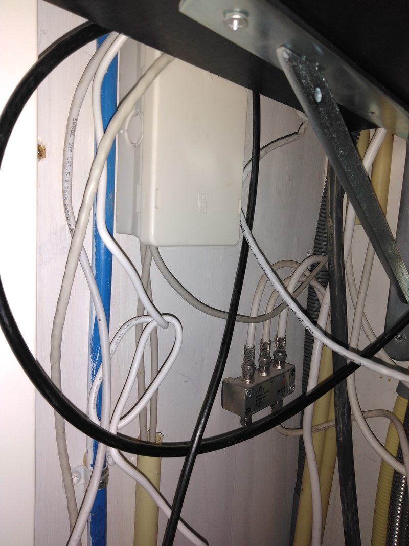 Afbeeldingslocatie: https://tweakers.net/i/P79pdZDRG-nqJ2-wy3axxF-n5i0=/800x/filters:strip_icc():strip_exif()/f/image/yTKYDtdxLM3ieZ1VOO8rpnIq.jpg?f=fotoalbum_large