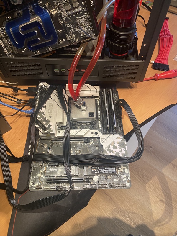 Afbeeldingslocatie: https://tweakers.net/i/PH0s0Tx8CgPXwnCaqtjbIC6PUhI=/x800/filters:strip_icc():strip_exif()/f/image/sCPy3N6WwHl2GqhvPkSf2C9e.jpg?f=fotoalbum_large