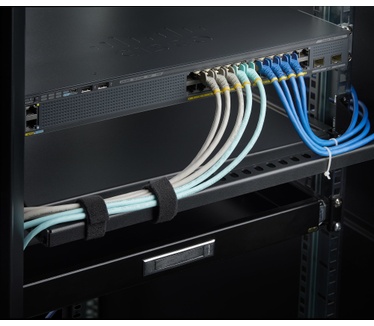 Startech.com 1U Rackmonteerbare Kabelorganizer met Verstelbare Diepte, Kabelhouder voor 19" Racks/Serverkasten, Horizontale Kabelgeleider voor Patch Panelen/Switches/PDUs