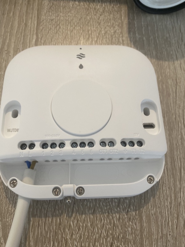 Afbeeldingslocatie: https://tweakers.net/i/PZ5H9hkCKQuGvt_K_9itDi0uH40=/x800/filters:strip_icc():strip_exif()/f/image/XtsEeS6g5P57QqDjCWwMnURO.jpg?f=fotoalbum_large