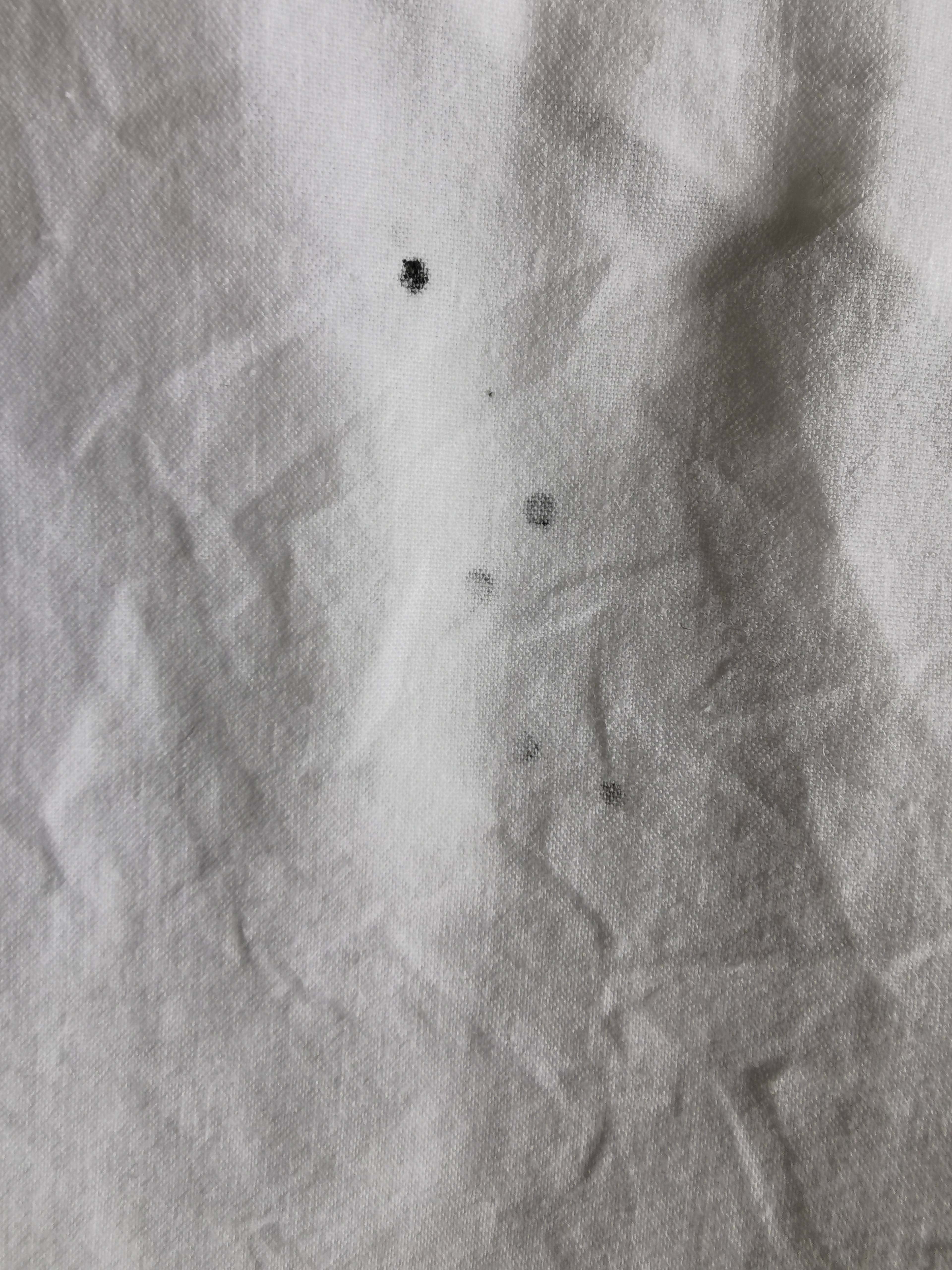 zwarte vlekken in witte was