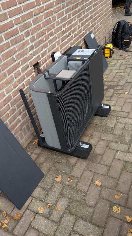 Afbeeldingslocatie: https://tweakers.net/i/Po3nz21X_ilSy9w_yQ3dopczjS0=/x800/filters:strip_icc():strip_exif()/f/image/BSE1VRFfLICWHBMqWlsKQUl6.jpg?f=fotoalbum_large