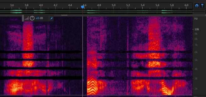 Links: Arnoud zegt He Siri. Rechts: Apple-presentator zegt Hey Siri, knips naast elkaar in Adobe Audition