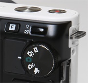 Nikon 1 J2 rechts