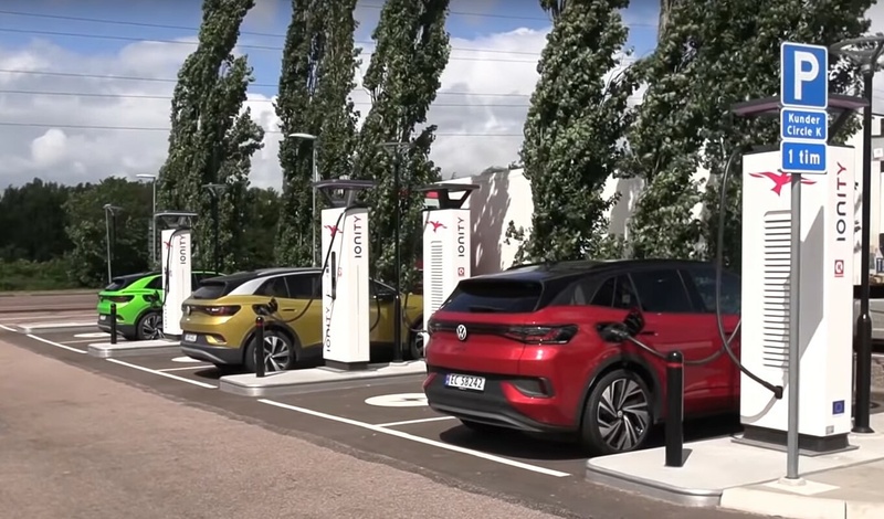 Afbeeldingslocatie: https://tweakers.net/i/QI_O-LLfuQC0KUvyN5s12IaU3NY=/800x/filters:strip_icc():strip_exif()/f/image/9OHxYGqHlz8TG1Q1nfACHufr.jpg?f=fotoalbum_large