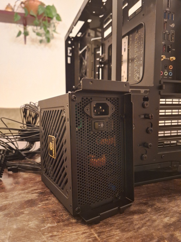 Afbeeldingslocatie: https://tweakers.net/i/QJd4Kx7I4AfcGnPZ3jZCIE8re0U=/620x/filters:strip_icc():strip_exif()/m/2271134/1VsbEnFuFRsySpCouIrBKkXqBLAPbXCWONHemc1ZJo9h8T2jpW.jpeg?f=620xauto