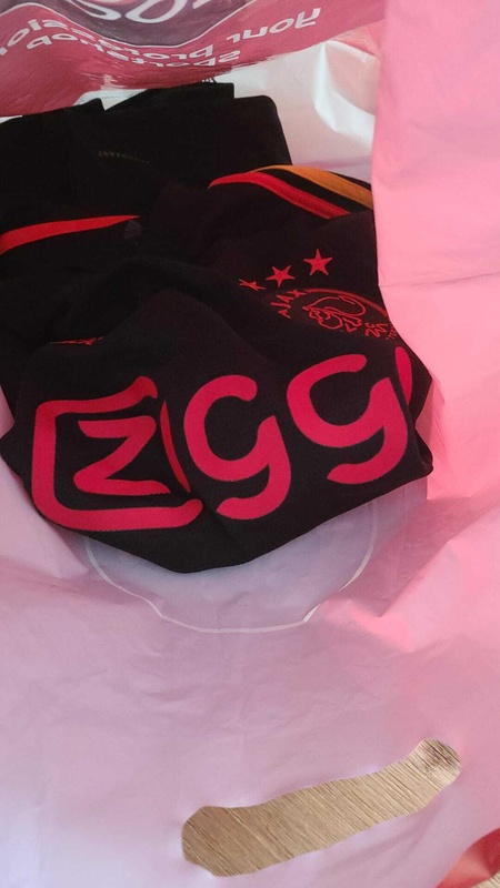 Afbeeldingslocatie: https://tweakers.net/i/Qa3546HTvhp8neL_W_xnV3UlIiI=/x800/filters:strip_icc():strip_exif()/f/image/0W9V3zumfvRxlz4vNfgSrYXn.jpg?f=fotoalbum_large