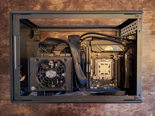 Afbeeldingslocatie: https://tweakers.net/i/Qh89-9QDhQWa23k_RAjDr7wvxCw=/620x/filters:strip_icc():strip_exif()/m/2271134/1VHvXKvkJ6lDyDQKfIib4RIEQbDmcysWZk3tWgaOkEVmyRSp36.jpeg?f=620xauto