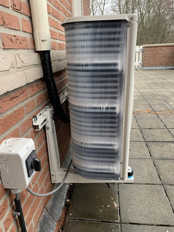 Afbeeldingslocatie: https://tweakers.net/i/QjLfzccAT6WUtDL0ZM4KpDk8PqI=/x800/filters:strip_icc():strip_exif()/f/image/xSLhX1PJwxyrjek6tWXH0pQa.jpg?f=fotoalbum_large
