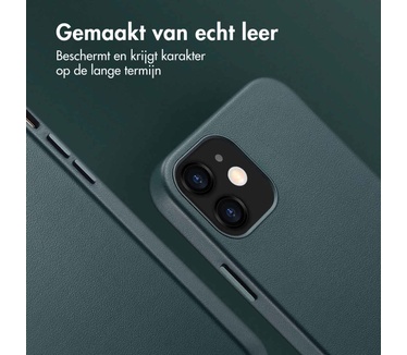Accezz MagSafe Leather Backcover iPhone 12 (Pro) - Donkergroen