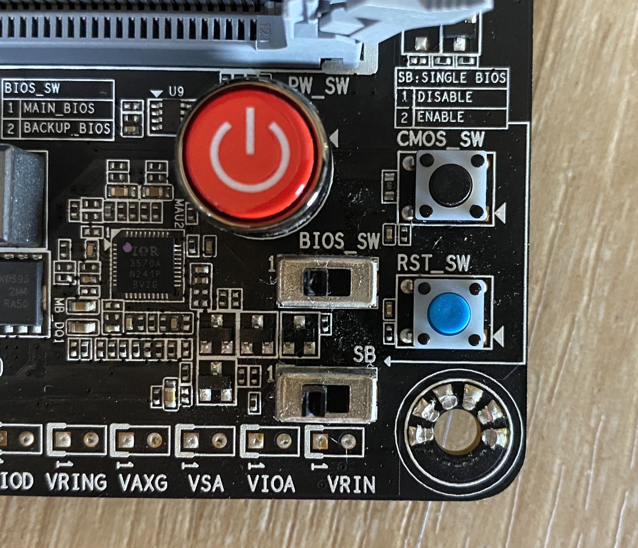 PC gaat niet meer aan. Voeding in orde, moederbord stuk? - Processors ...