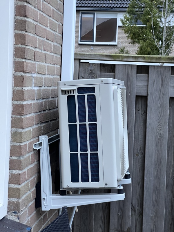 Afbeeldingslocatie: https://tweakers.net/i/R3jUXJ30fYBloVHfCDtWKq8_PYo=/x800/filters:strip_icc():strip_exif()/f/image/75CYgYgDR0AruRSh0uHBZVYq.jpg?f=fotoalbum_large