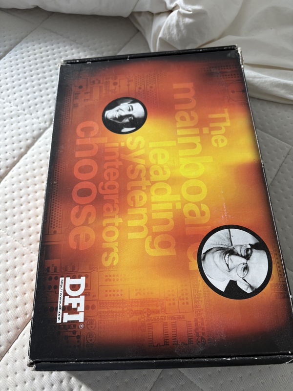 Afbeeldingslocatie: https://tweakers.net/i/R5qw5euz0GeccTmeFAqixaskWwI=/x800/filters:strip_icc():strip_exif()/f/image/jaOeVYdeEhmVM4ACtqpuu2wT.jpg?f=fotoalbum_large