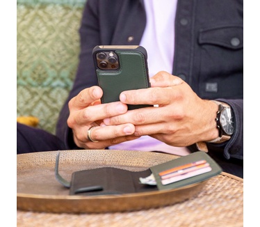Accezz Premium Leather 2 in 1 Wallet Bookcase iPhone 15 Plus - Groen