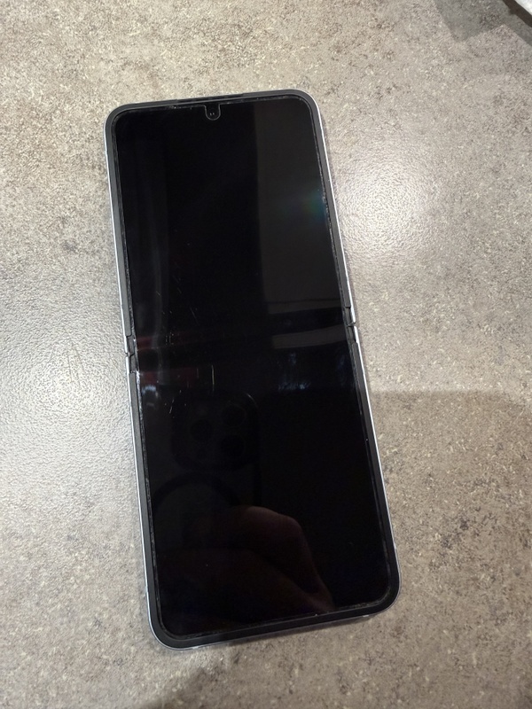 Afbeeldingslocatie: https://tweakers.net/i/RIgO1prIKCC9EJ4GiFQfDBlV3xQ=/x800/filters:strip_icc():strip_exif()/f/image/ZeSoiMALaVqu1MNmnIIiqWdK.jpg?f=fotoalbum_large