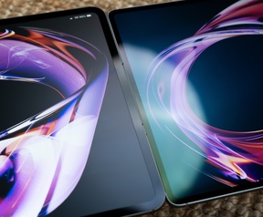 Apple iPad Pro (2025) met nanotextuur naast Apple iPad Air M4 en Samsung Tab S11 Ultra