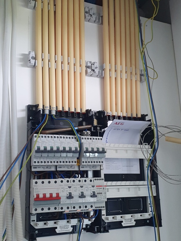 Afbeeldingslocatie: https://tweakers.net/i/R_NbUSPIpJ1GGoZfyQ3I8YliilM=/x800/filters:strip_icc():strip_exif()/f/image/7rnbSQQEViI5FdIh31I1ah6m.jpg?f=fotoalbum_large