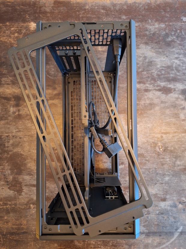 Afbeeldingslocatie: https://tweakers.net/i/RjjWDx5_ap7_71WZrEm87JeF4rQ=/620x/filters:strip_icc():strip_exif()/m/2271134/1VHvWyJD7B8NUrU0zrvRNXavjqvcfobDf4EhsyQLKcWqiJH8Vy.jpeg?f=620xauto