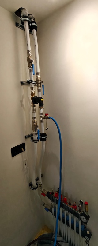 Afbeeldingslocatie: https://tweakers.net/i/RsFMKpFaARCLH3NciaDuQHf9bVQ=/x800/filters:strip_icc():strip_exif()/f/image/GLhujogzAoAD2qoi6ogBeTB2.jpg?f=fotoalbum_large