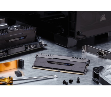 Corsair Vengeance LED CMU32GX4M4C3000C16B