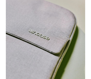 Incase Crosstown Sleeve met Woolenex voor 16-inch laptop