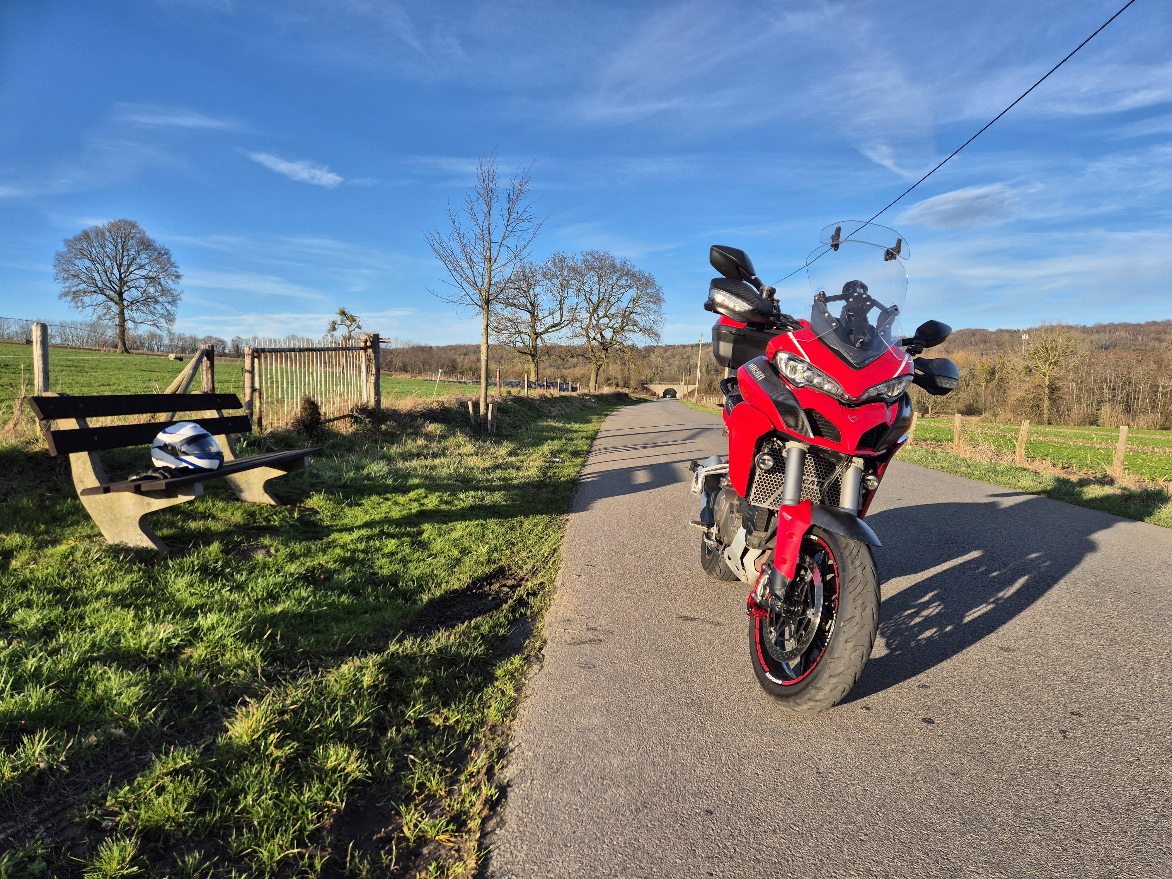 Afbeeldingslocatie: https://tweakers.net/i/S9BzgCP4QIqDufPmLLFLCnfgMIo=/fit-in/4920x3264/filters:max_bytes(3145728):no_upscale():strip_icc():strip_exif()/f/image/2ViPZP9oCrWLqoOmkQbhCJ1P.jpg?f=user_large