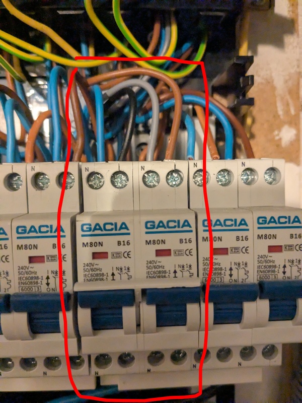 Afbeeldingslocatie: https://tweakers.net/i/SVyD3TUaLCthG8AvTgi5EiSDClE=/x800/filters:strip_icc():strip_exif()/f/image/7BLTZNgNbZs6FvOY1RYGWscW.jpg?f=fotoalbum_large