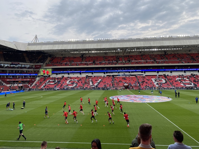 Afbeeldingslocatie: https://tweakers.net/i/SXohjY4UElepe1w-V-0nisUBLiE=/800x/filters:strip_icc():strip_exif()/f/image/woSEAhRbqyYSJCcBOwUjbsn8.jpg?f=fotoalbum_large