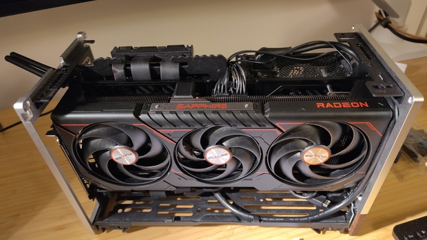 Afbeeldingslocatie: https://tweakers.net/i/Se4Mcm71nLuWyPy9pPH76I4twnQ=/620x/filters:strip_icc():strip_exif()/m/113353/1VlNJk5PnelYX7SpHbXa0X3O7tjqL97Og7oX3RSfK54fz6KYQq.jpeg?f=620xauto