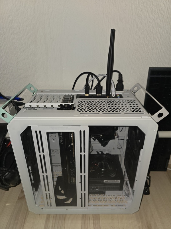 Afbeeldingslocatie: https://tweakers.net/i/SmJ0gqh7P4EBaQsAgnGU_vRea88=/x800/filters:strip_icc():strip_exif()/f/image/rgbeAXaYjmRIGhHbH28aAYZJ.jpg?f=fotoalbum_large