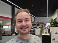Cameratest Google Pixel 10 Pro Fold - Selfie met de hoofdcamera