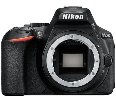 Nikon D5600 + AF-P DX 18–55 VR + AF-S DX 35 mm 1:1,8