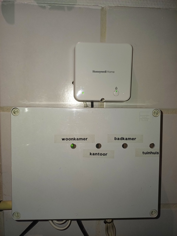 Afbeeldingslocatie: https://tweakers.net/i/TP_zAnzVjfziC2rOA2qeaGasaRg=/x800/filters:strip_icc():strip_exif()/f/image/VudTf8aW1PaK0PFMQo7DlMhh.jpg?f=fotoalbum_large