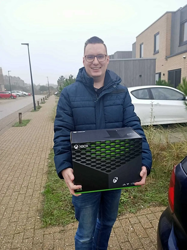 Afbeeldingslocatie: https://tweakers.net/i/TVOGFmg6cIMuX_TRmcce9xXGLXE=/620x/filters:sharpen(0.5,0.1,false):strip_exif()/m/215060/1SPANQXwj8dUAhxTu6LBGv1IqDq38n3gekm7QvmWby9k7ttBfF.webp?f=620xauto