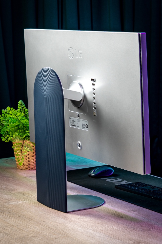 LG UltraFine 32U990A