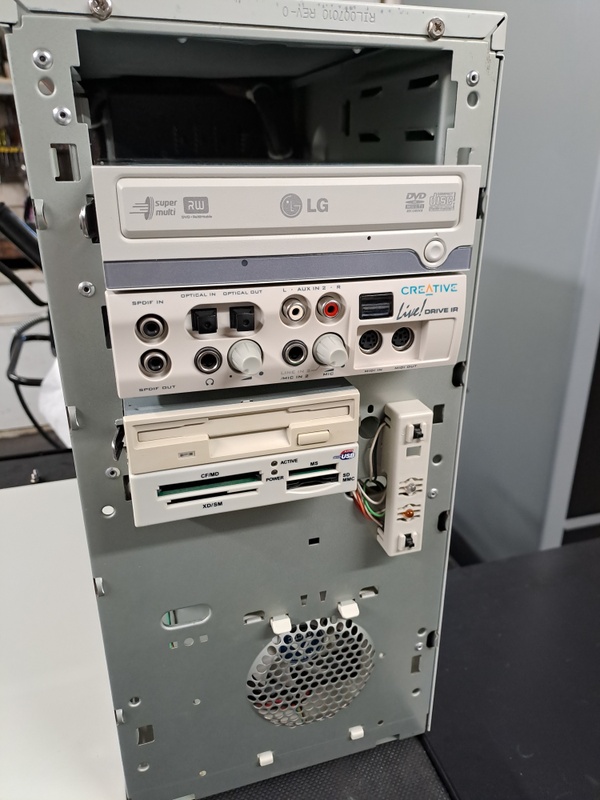 Afbeeldingslocatie: https://tweakers.net/i/Txhyq0IaF2Cuugw_Kf7BKedaSrg=/x800/filters:strip_icc():strip_exif()/f/image/bKm9UeztENuUZaz10OgiweRu.jpg?f=fotoalbum_large