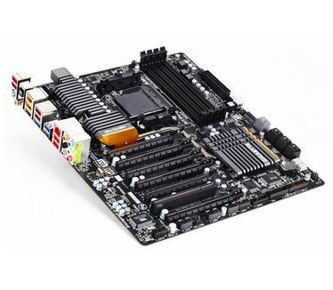 Gigabyte GA-990FXA-UD7