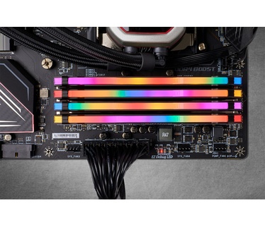 Corsair CMW64GX4M8X3600C18