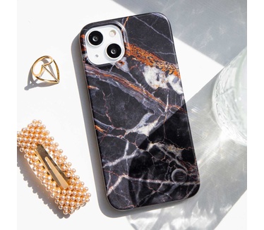 Selencia Aurora Fashion Backcover iPhone 12 (Pro) - Duurzaam hoesje - 100% gerecycled - Zwart Marmer