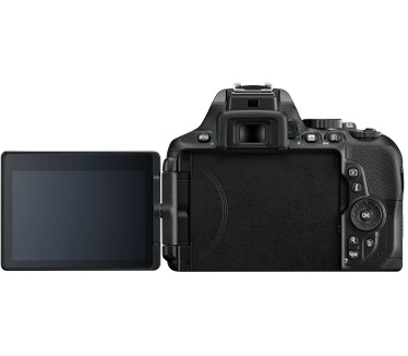Nikon D5600 + AF-S DX 18-140mm G ED VR