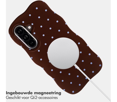 Selencia Vivid Wavy Backcover met MagSafe voor de Samsung Galaxy A57 (5G) - Happy Dots Chocolate
