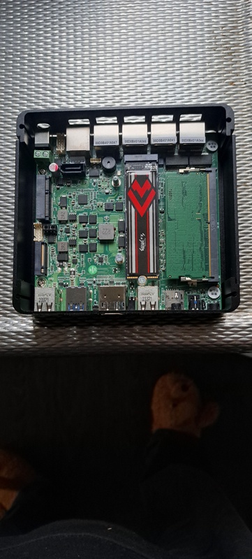 Afbeeldingslocatie: https://tweakers.net/i/UOncYpVddwPEojz8RE-ub8Oa83I=/x800/filters:strip_icc():strip_exif()/f/image/Uyc0yT4eaja2USB5Oa54SE6o.jpg?f=fotoalbum_large