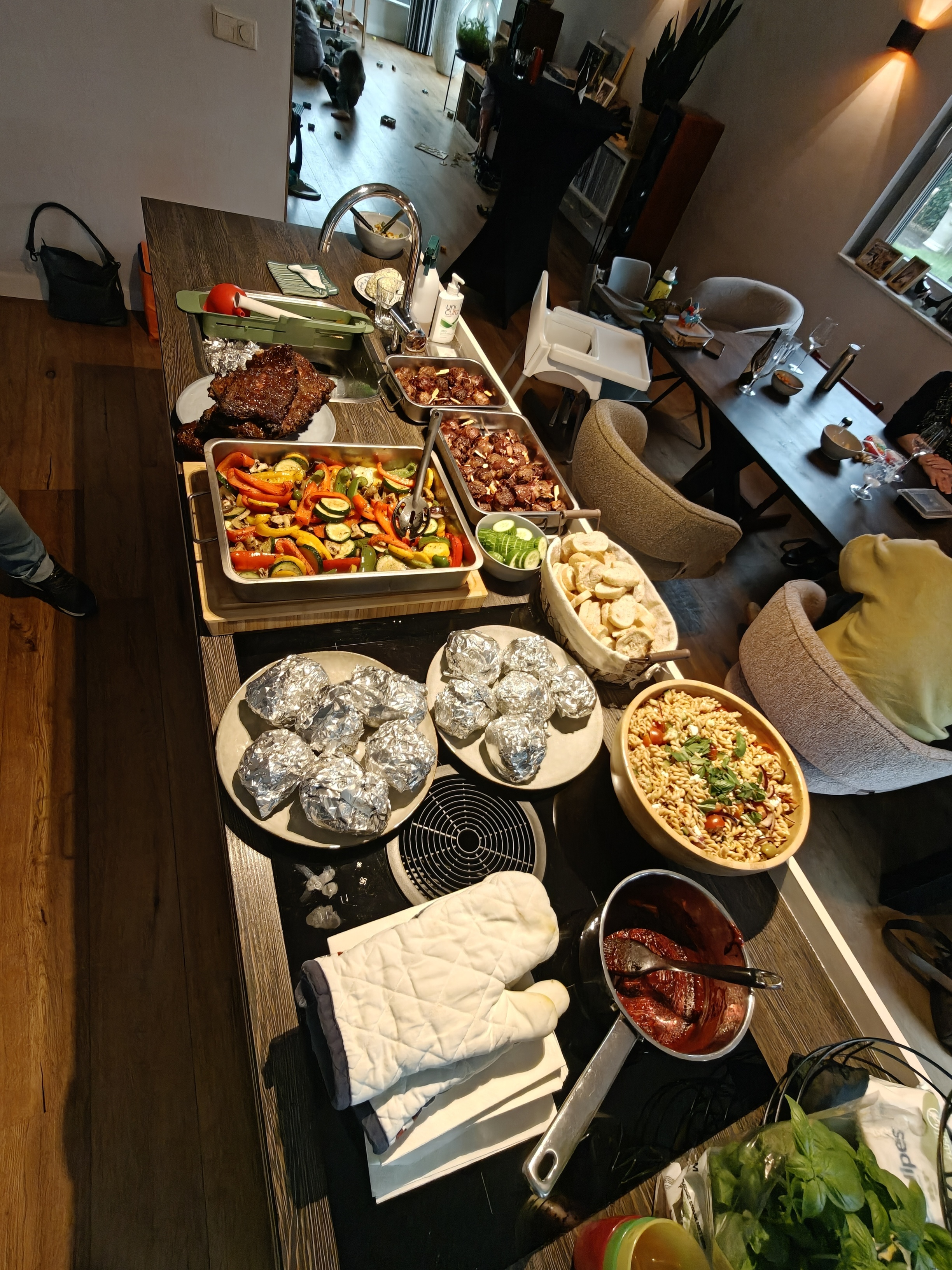 Afbeeldingslocatie: https://tweakers.net/i/UOxI8lL0PKtUSpBEsFxIaCYZVa0=/fit-in/4920x3264/filters:max_bytes(3145728):no_upscale():strip_icc():strip_exif()/f/image/aAdwrTtRPK9bBNmyXMOmCgCf.jpg?f=user_large