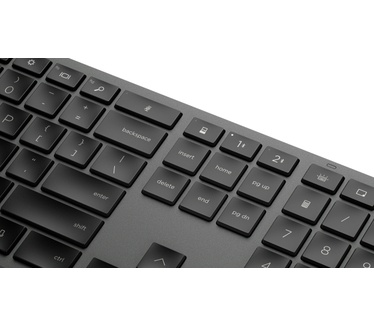 HP 975 dual-mode draadloos toetsenbord (3Z726AA) + 635 draadloze muis voor meerdere apparaten(1D0K2AA) + Renew Executive 16 inch laptopbackpack (6B8Y1AA)